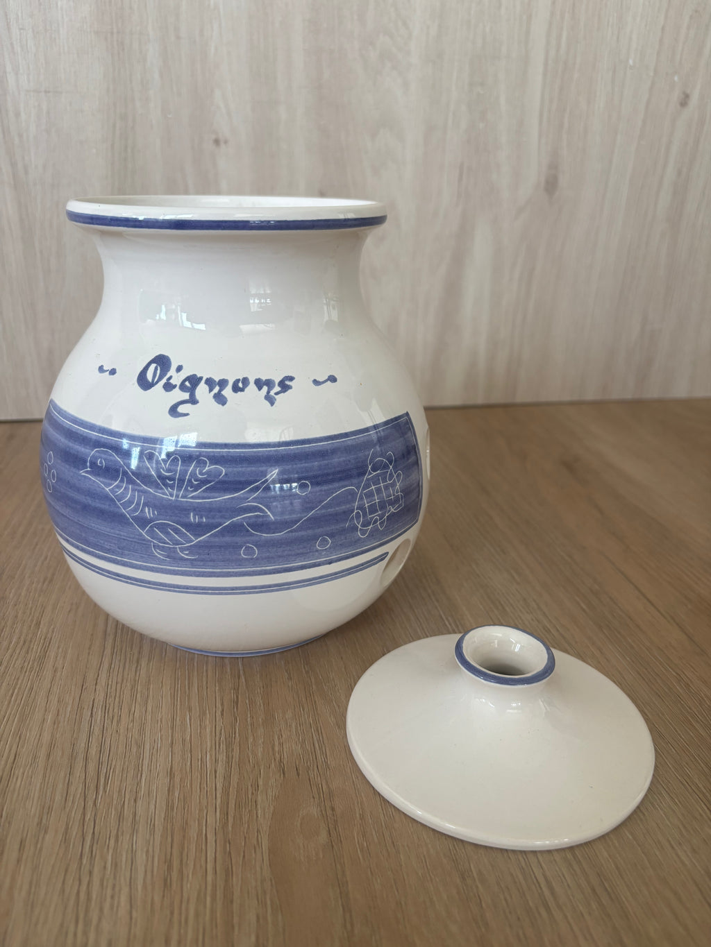 Montgolfier Onion Keeper with Lid