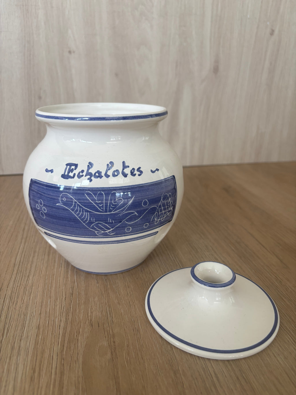 Montgolfier Shallot Keeper with Lid